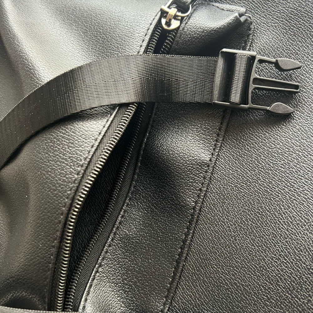 Backpack - Picture 6 of 7